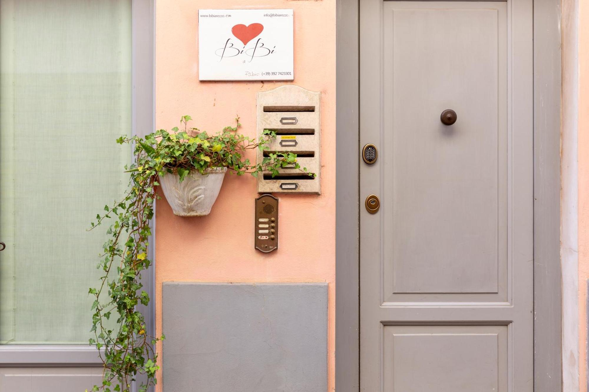 Bibi Boutique Arezzo Living Suite Rosafragola & Verdeconiglio Luaran gambar